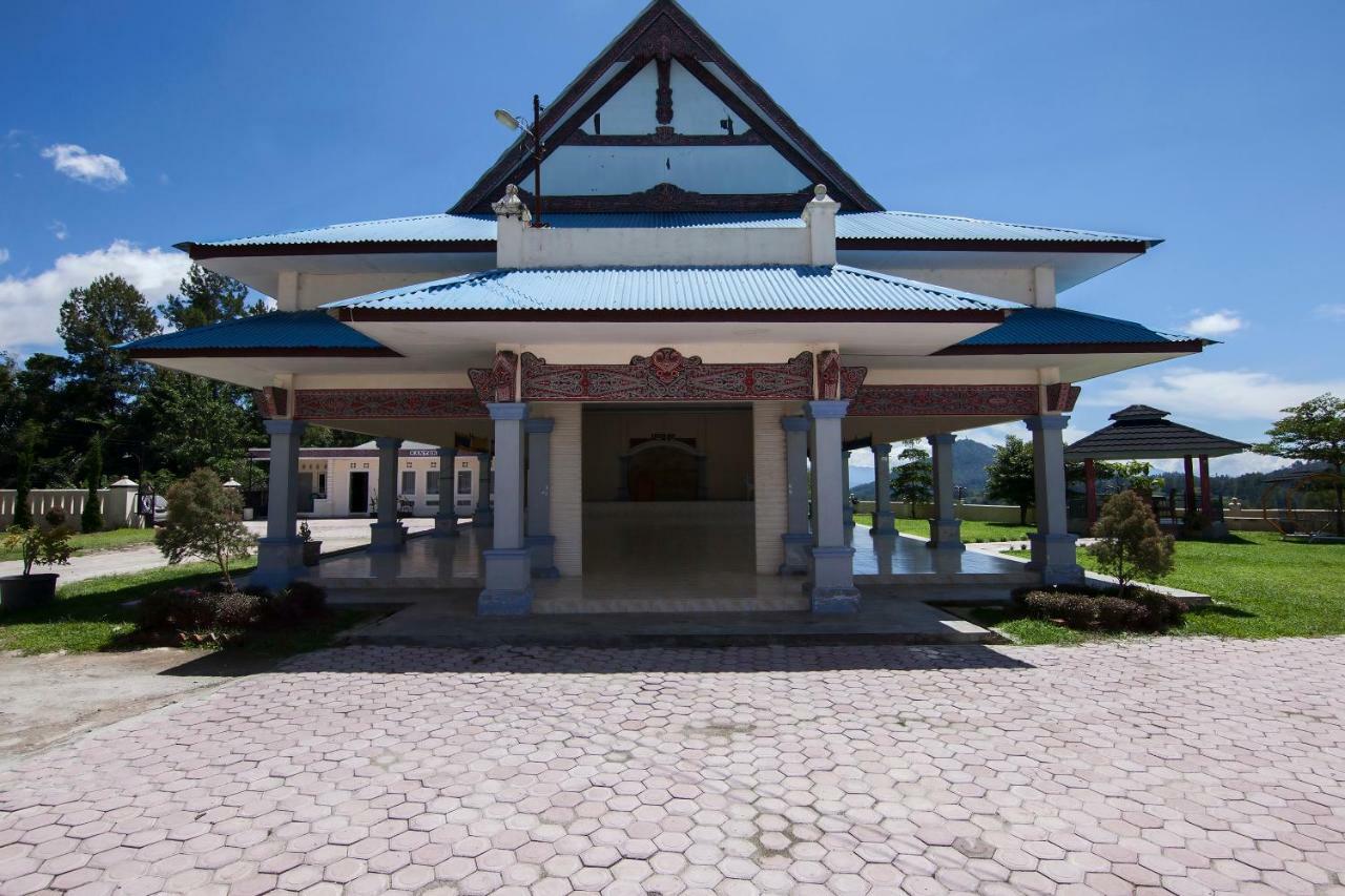 Oyo 719 Penginapan Panatapan Almonsari Resort Siborongborong Экстерьер фото